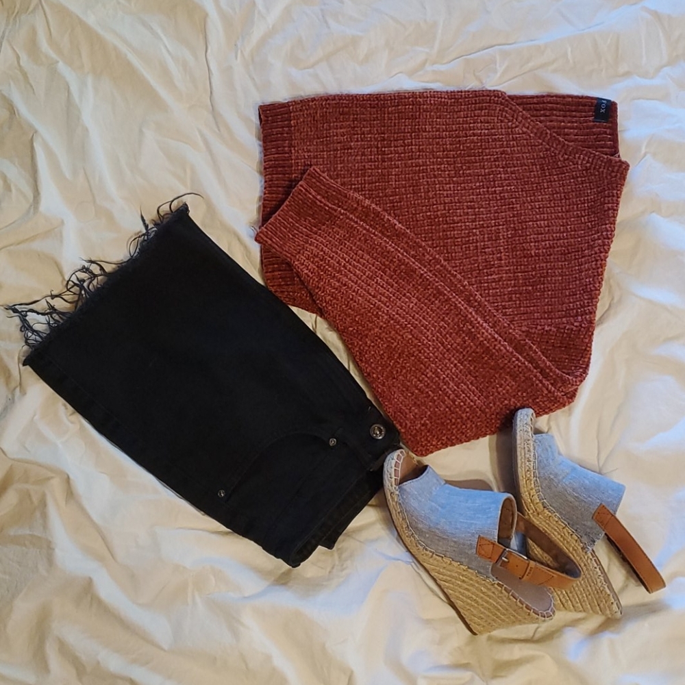 White Fox crop sweater